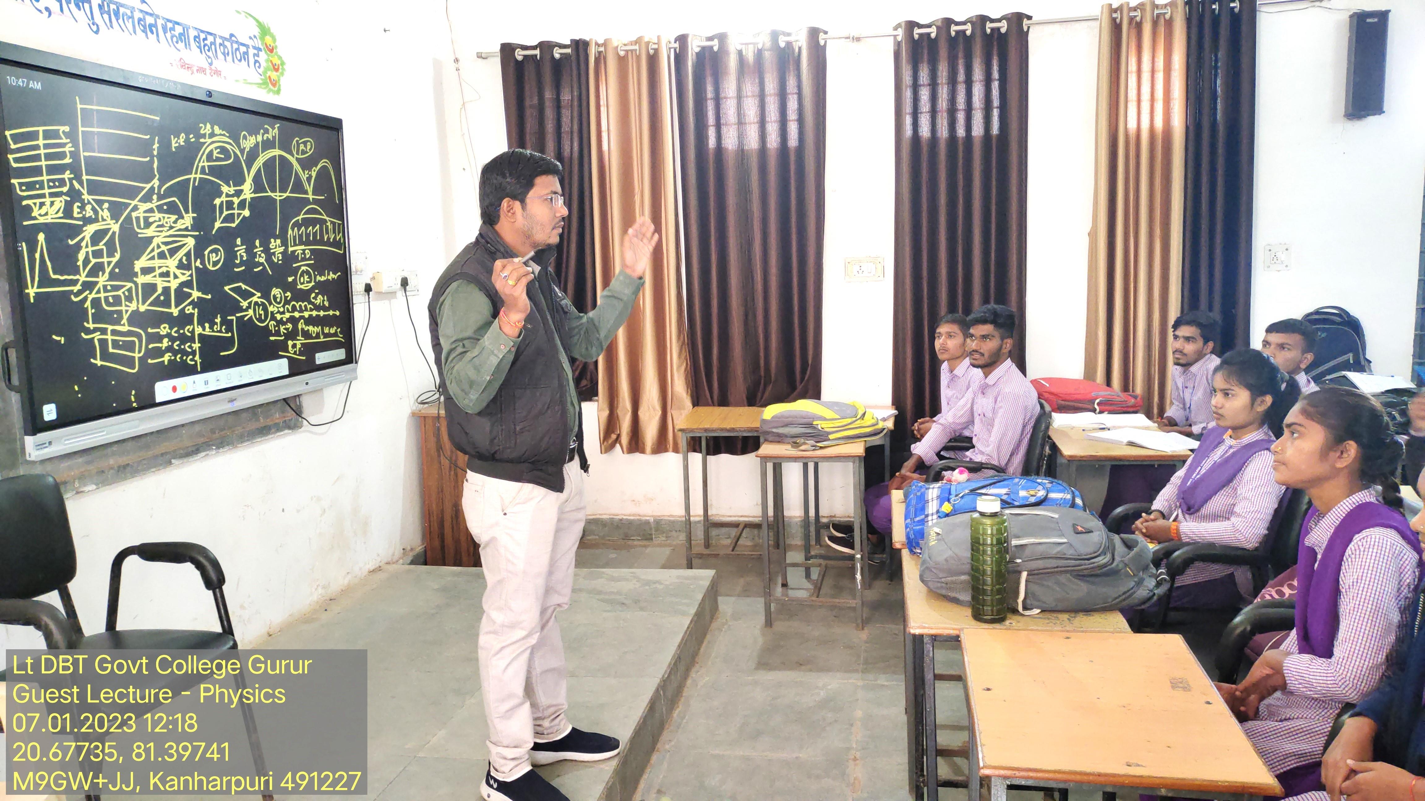 guest Lecture on Oscillation and waves - Photo Govt. college Gurur